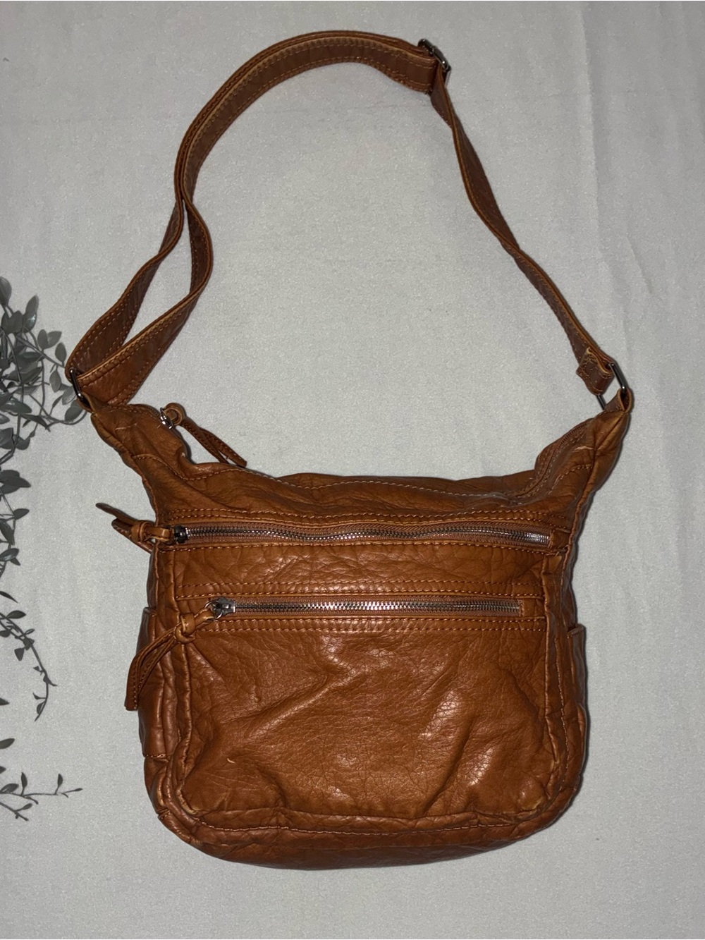 Bueno Tan Leather Crossbody Bag
